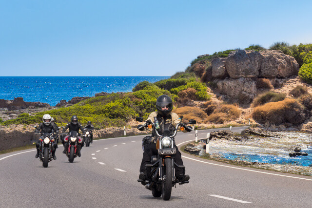 ツーリングを楽しむライダー